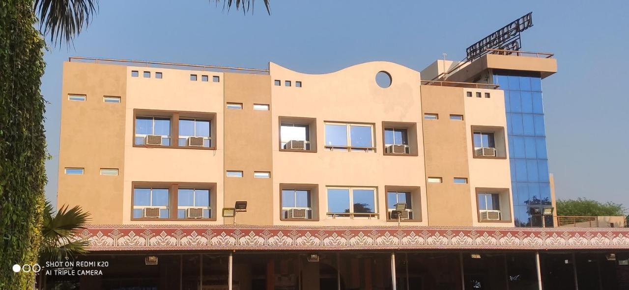 Ruchishree Garden Hotel Ujjain Exterior photo