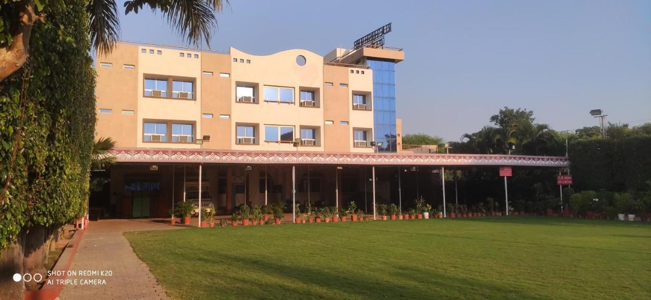 Ruchishree Garden Hotel Ujjain Exterior photo
