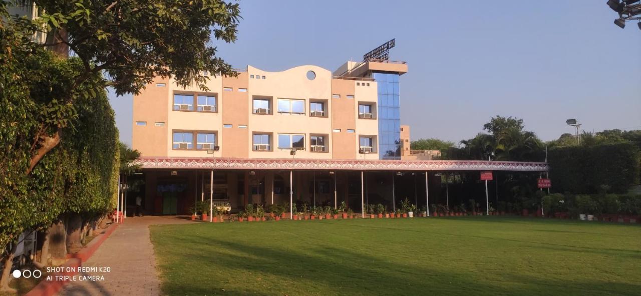 Ruchishree Garden Hotel Ujjain Exterior photo