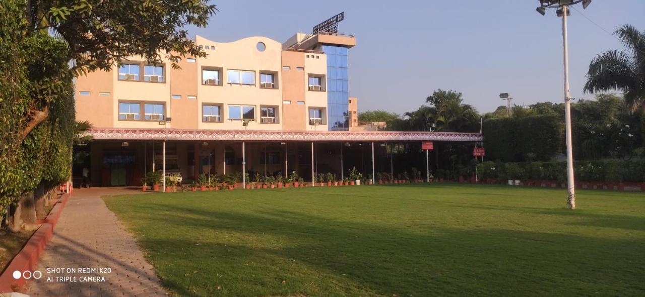 Ruchishree Garden Hotel Ujjain Exterior photo