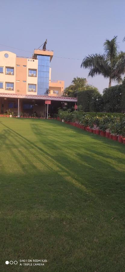 Ruchishree Garden Hotel Ujjain Exterior photo