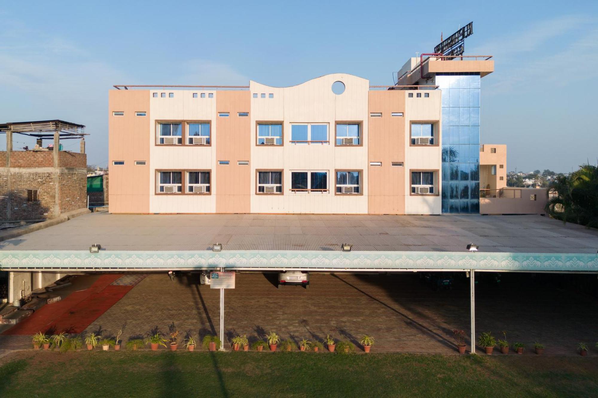 Ruchishree Garden Hotel Ujjain Exterior photo
