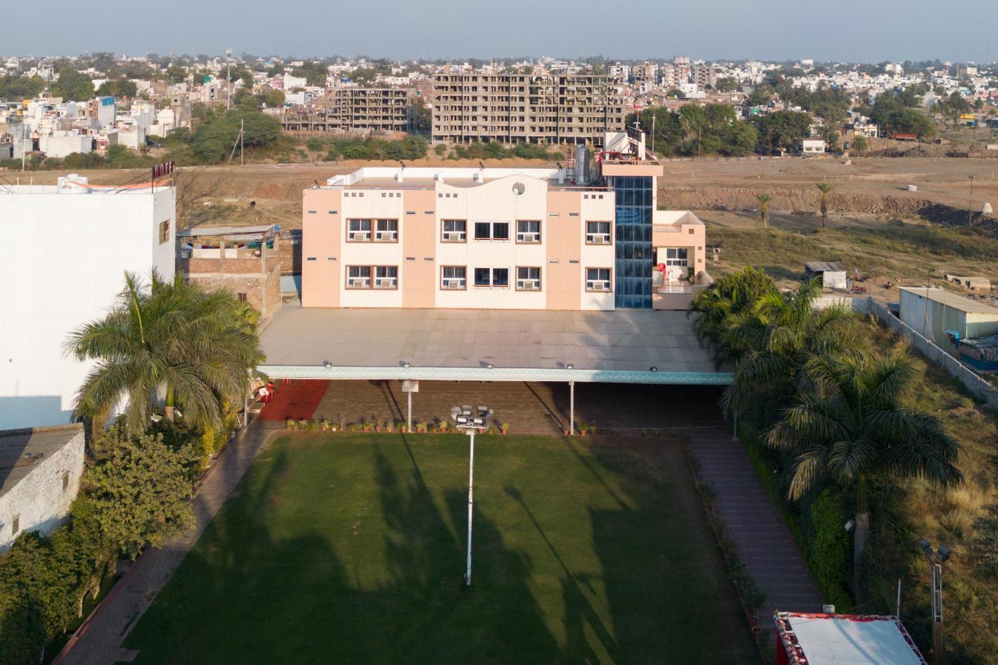 Ruchishree Garden Hotel Ujjain Exterior photo